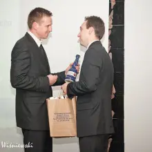 Zobacz zdjęcie: Bartosz Gruman i Marcin Przychodny, dyrektor Wydziału Sportu i Rekreacji UMWD