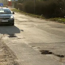 Zobacz zdjęcie: Ul. Staroszkolna jest prawdziwym torem przeszkód dla uczących się jazdy