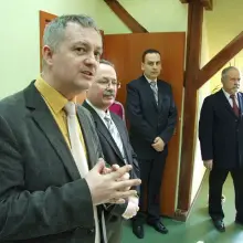Zobacz zdjęcie: W otwaciu pracowni uczestniczyli m.in. Dariusz Kwaśniewski, Karol Stasik i ksiądz Józef Gołębiowski
