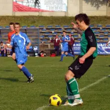 Zobacz zdjęcie: BKS zremisował z Bielawianką 3:3 - na zdjęciu przy piłce Przemysław Kotlarz