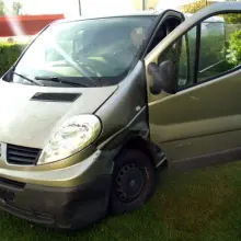 Zobacz zdjęcie: Renault zatrzymał się na podwórku