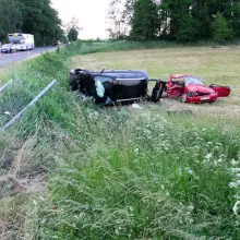 Zobacz zdjęcie: Oba auta wypadły z drogi