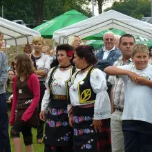 Zobacz zdjęcie: Zawodnicy przed konkursem łapania koguta