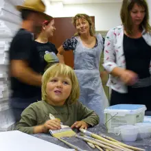Zobacz zdjęcie: Artyści: Kamila Michoń (od lewej), Magdalena Konieczna i Moni West w trakcie happeningu w "Orce"