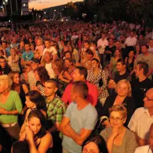 Zobacz zdjęcie: Publiczność na koncercie zespołu Sumptuastic