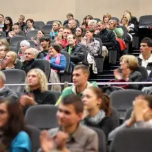 Zobacz zdjęcie: Widzowie w sali kina Forum