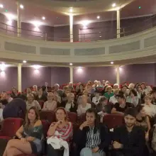 Zobacz zdjęcie: Publiczność, bliscy, reżysera, zgromadzeni na spotkaniu w Teatrze Starym