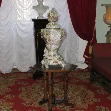 Zobacz zdjęcie: Waza - element ekspozycji poświęconej Kutuzowowi w muzeum w Sankt Petersburgu