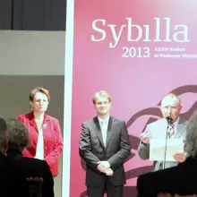 Zobacz zdjęcie: Wiceminister Kultury i Dziedzictwa Narodowego prof. dr hab. Małgorzata Omilanowska, dyrektor Narodowego Instytutu Muzealnictwa i Ochrony Zbiorów dr hab. Piotr Majewski, przewodniczący jury w Konkursie na Muzealne Wydarzenie Roku „Sybilla 2013” prof. dr hab. Waldemar Baraniewski