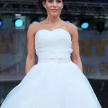 Zobacz zdjęcie: Kandydatka na miss w sukni ślubnej
