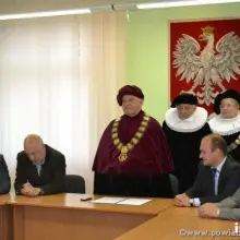 Zobacz zdjęcie: Czeladnicy z dyplomami