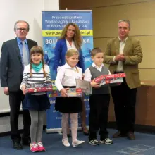 Zobacz zdjęcie: Mikołaj Mankiewicz (SP Nr 1), Pola Wiśniewska (SP Nr 4), Martyna Kowalska (SP Nr 3) zdobyli trzecie miejsce w konkursie PWiK