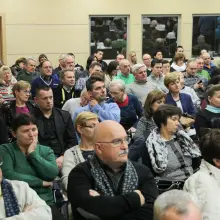 Zobacz zdjęcie: Publiczność na spotkaniu z księdzem Dariuszem Oko