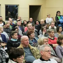 Zobacz zdjęcie: Publiczność na spotkaniu z księdzem Dariuszem Oko