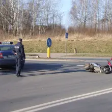 Zobacz zdjęcie: Zderzenie auta z motorowerem - jedna osoba ranna