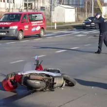 Zobacz zdjęcie: Zderzenie auta z motorowerem - jedna osoba ranna