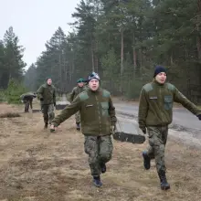 Zobacz zdjęcie: Poligonowe manewry młodzieży