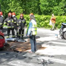 Zobacz zdjęcie: Zderzenie policyjnego radiowozu z samochodem Honda.