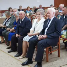 Zobacz zdjęcie: Wójt wręcza medale od Prezydenta Polski parom małżeńskim za długoletnie pożycie