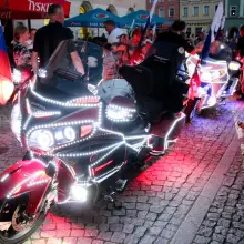 Zobacz zdjęcie: Kilkaset kolorowych motocykli na bolesławieckim rynku