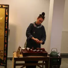 Zobacz zdjęcie: Ceremoniał parzenia chińskiej herbaty na wernisażu w BOK-MCC