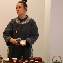 Zobacz zdjęcie: Ceremoniał parzenia chińskiej herbaty na wernisażu w BOK-MCC