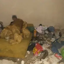 Zobacz zdjęcie: Bezdomny mężczyzna w pustostanie przy Mickiewicza