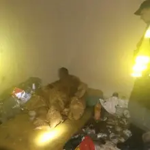 Zobacz zdjęcie: Bezdomny mężczyzna w pustostanie przy Mickiewicza