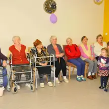 Zobacz zdjęcie: Laurki, życzenia i dziecięcy uśmiech w Domu Seniora