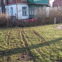 Zobacz zdjęcie: Kierowca Audi zdewastował latarnię i wpadł na posesję
