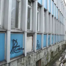 Zobacz zdjęcie: Co z niszczejącym budynkiem po przychodni na Zwycięstwa?