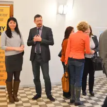 Zobacz zdjęcie: Magdalena Konieczna na wernisażu ekslibrisów