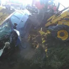 Zobacz zdjęcie: Skoda zderzyła się z koparkoładowarką