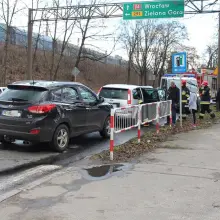 Zobacz zdjęcie: Kolizja trzech aut koło wiaduktu