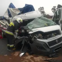 Zobacz zdjęcie: Zderzenie TIR-a z osobówką na A4