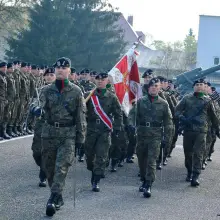Zobacz zdjęcie: 23 Śląski Pułk Artylerii: „W imieniu służby wręczam Wam broń”
