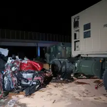 Zobacz zdjęcie: Wypadek na A18 - auto osobowe uderzyło w amerykański samochód ciężarowy