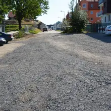 Zobacz zdjęcie: Nie mają nawet chodnika, żeby pójść w niedzielę do kościoła
