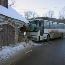 Zobacz zdjęcie: Autobus PKS Bolesławiec zderzył się z budynkiem