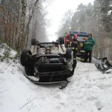 Zobacz zdjęcie: Auto dachowało pod Krzyżową