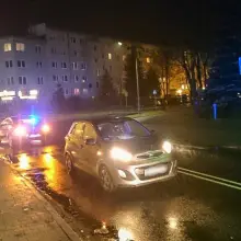 Zobacz zdjęcie: Strażnicy miejscy pomogli staruszkowi potrąconemu na pasach
