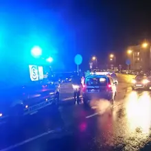Zobacz zdjęcie: Strażnicy miejscy pomogli staruszkowi potrąconemu na pasach