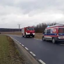 Zobacz zdjęcie: Drzewo przygniotło mężczyznę. Zabrał go śmigłowiec