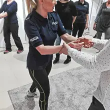 Zobacz zdjęcie: Policjantki o bezpieczeństwie w Strefie Kobiet