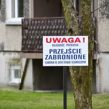Zobacz zdjęcie: Staszica: wstęp na chodnik zabroniony