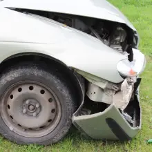 Zobacz zdjęcie: Zderzenie Mazdy z Renault w Kruszynie – jedna osoba ranna