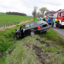 Zobacz zdjęcie: Wypadek pod Iwinami. Dwie osoby ranne