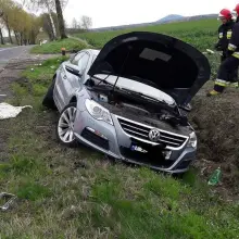 Zobacz zdjęcie: Wypadek pod Iwinami. Dwie osoby ranne