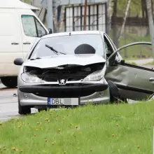 Zobacz zdjęcie: Zderzenie Peugeota z lawetą na skrzyżowaniu Cieszkowskiego-Modłowa