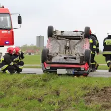 Zobacz zdjęcie: Volkswagen dachował po zderzeniu z Toyotą